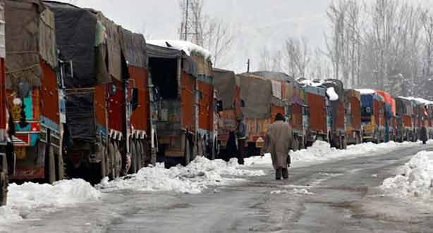 लगातार पांचवे दिन भी बंद रखा गया श्रीनगर-जम्मू राष्ट्रीय राजमार्ग