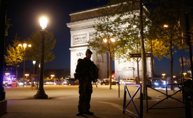 राष्ट्रपति चुनाव से पहले पेरिस में पुलिस पर गोलीबारी, 1 की मौत