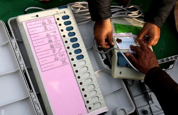 राजनीतिक दलों को चुनाव आयोग की चुनौती, दो दिन में ईवीएम को हैक कर दिखाएं