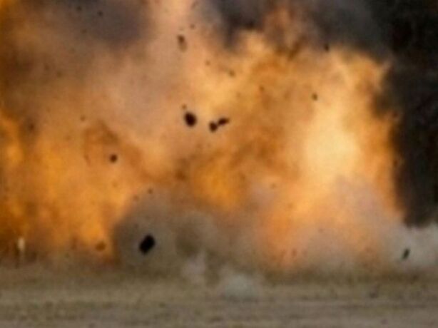 रेलवे ट्रैक पर विस्फोट से एक घायल, तीन देशी बम बरामद