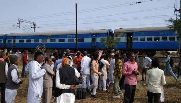 भोपाल से उज्जैन जा रही पैसेंजर ट्रेन में धमाका, आधा दर्जन यात्री घायल