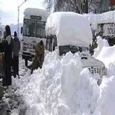 भारी हिमपात के कारण श्रीनगर-जम्मू राजमार्ग बंद