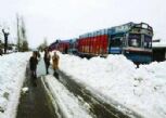 भारी बर्फबारी से कश्मीर का देश से संपर्क टूटा
