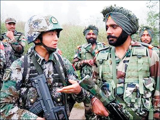 भारतीय सैनिको से बेहतर संवाद के लिए हिंदी सीखें चीनी सैनिक
