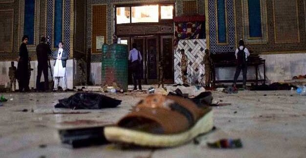 पाकिस्तान: लाल शाहबाज कलंदर दरगाह में आत्मघाती हमले में 100 की लोगों मौत