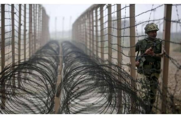 पाकिस्तान ने सीमा पर रेंजर्स को हटाकर तैनात की सेना