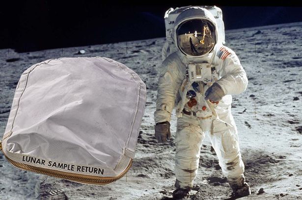 धरोहर : नील आर्मस्ट्रांग का चांद मिशन पर प्रयोग किया बैग 18 लाख डॉलर का बिका