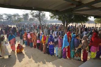 दिल्ली में 67% मतदान, ईवीएम में कैद हुई उम्मीदवारों की किस्मत