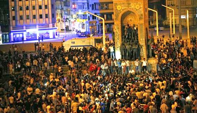 तुर्की में 9000 अधिकारी बर्खास्त, जनरल ने किया तख्तापलट की साजिश से इंकार