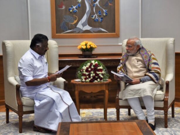 तमिलनाडु में जोर पकड़ा जल्लीकट्टू आंदोलन, मोदी से मिले मुख्यमंत्री