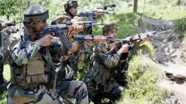 जम्मू कश्मीर के अनंतनाग जिले में सुरक्षाबलों के साथ मुठभेड़ में दो आतंकवादी ढेर