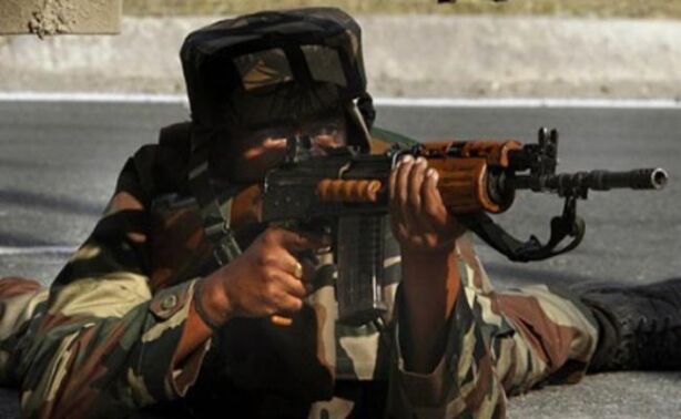 जम्मू कश्मीर के पुंछ जिले में सेना की चौकियों पर गोलीबारी