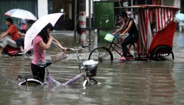 चीन: बारिश के बाद आई बाढ़ और भूस्खलन से छह लोगों की मौत