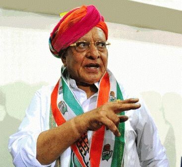 गुजरात कांग्रेस : शंकर सिंह वाघेला ने कहा - कांग्रेस ने 24 घंटे पूर्व ही पार्टी से निष्कासित किया
