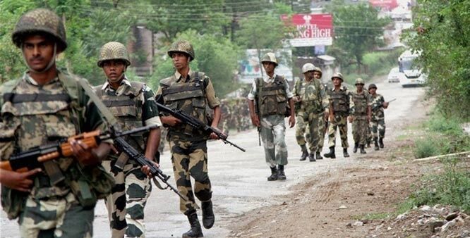 कश्मीर घाटी में आतंकवादियों ने एक गश्ती दल पर किया हमला,तीन सुरक्षाकर्मी घायल