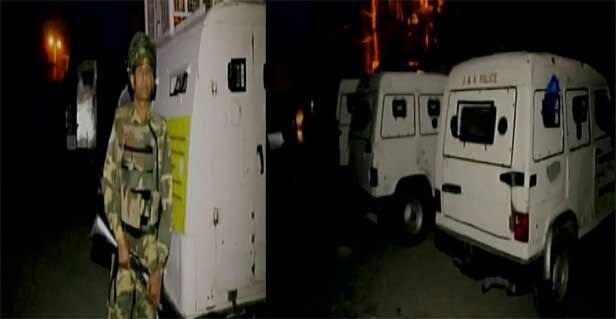 कुलगाम में सुरक्षाबलों और आतंकियों के बीच मुठभेड में दो हिजबुल के आतंकी ढेर, एक गिरफ्तार