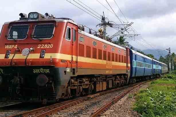 उत्तर प्रदेश के हापुड़ में ट्रेन से कटकर गई 6 युवकों की मौत