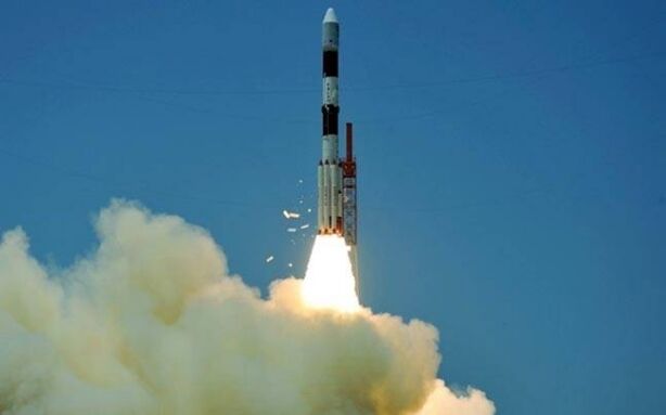 इसरो की  ऐतिहासिक छलांग, पीएसएलवी से 8 सैटेलाइट लॉन्च