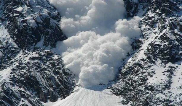 इटली में हिमस्खलन में मारे गए लेागों की संख्या बढक़र हुई 16