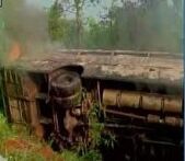 आंध्र प्रदेश में मिनी ट्रक-बस की भिड़ंत, 13 की मौत आंध्र प्रदेश में मिनी ट्रक-बस की भिड़ंत, 13 की मौत