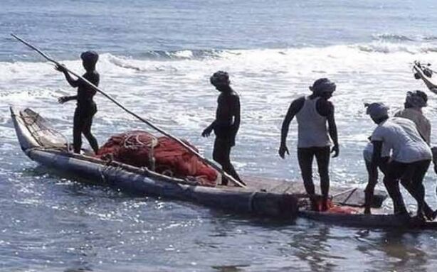 आठ भारतीय मछुआरों को गिरफ्तार किया श्रीलंकाई नौसैनिकों ने