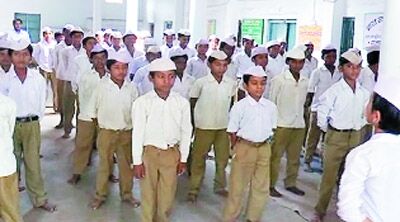 125 साल का स्कूल, गणवेश में शामिल है गांधी टोपी