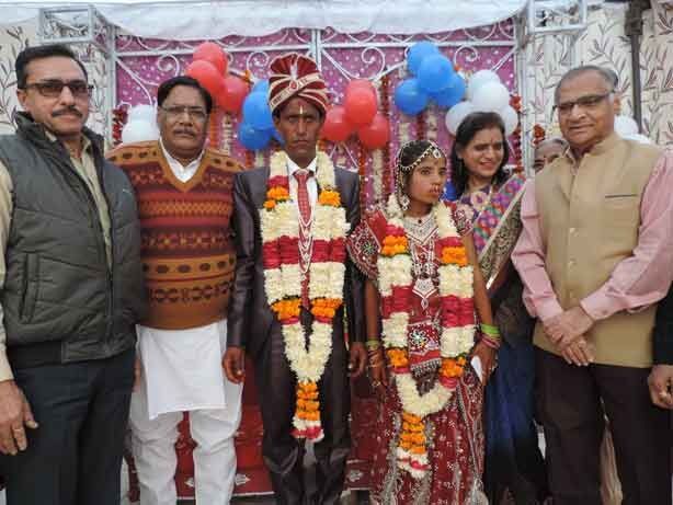 अनाथ प्रीती संग मनोज ने लिए सात फेरे, माधव बाल निकेतन में हुआ विवाह