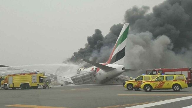 अमीरात एयरलाइंस की दुबई एयरपोर्ट पर क्रैश लैंडिंग, यात्री सुरक्षित