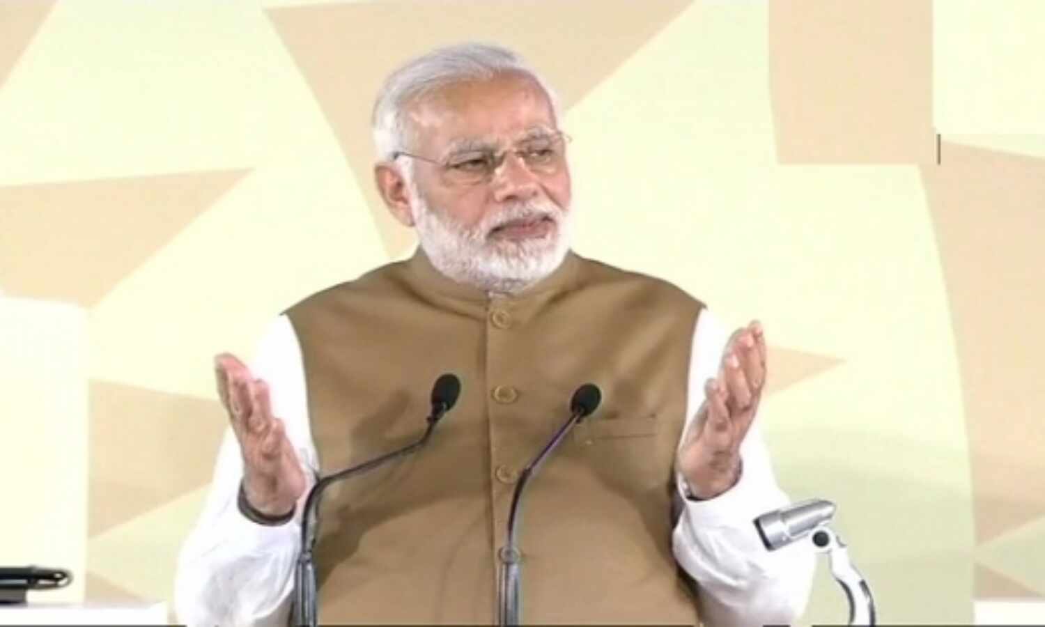 वेदों ने हज़ारो साल पहले से ही सूर्य को विश्व की आत्मा माना: मोदी