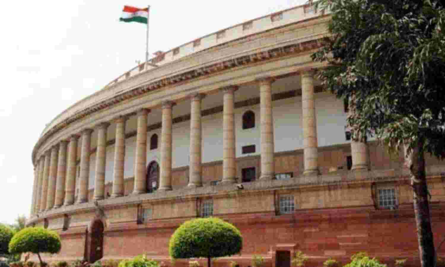 लोकसभा की कार्यवाही हंगामे की वजह से मंगलवार तक स्थगित