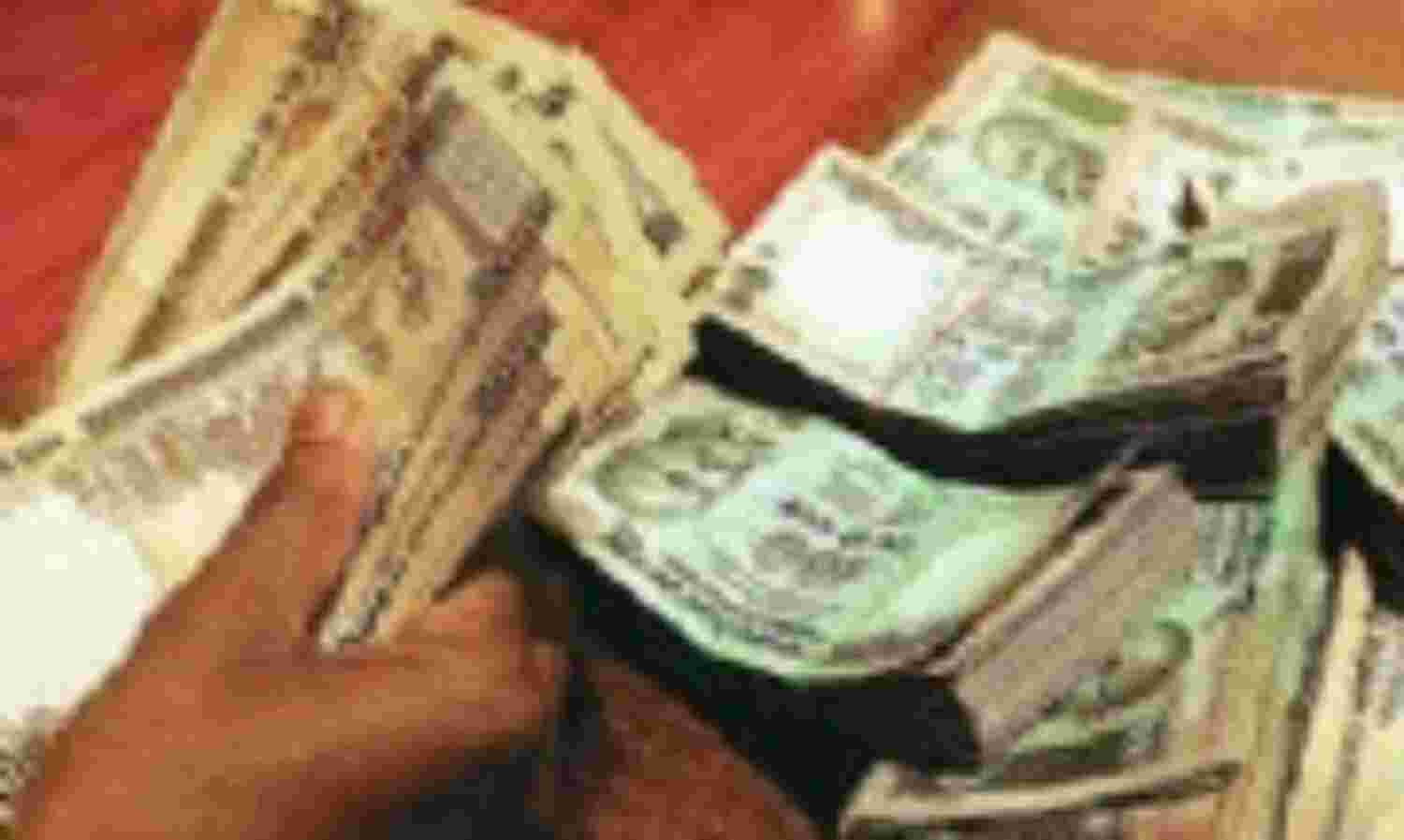 रीवा में इंजीनियर के घर पर लोकायुक्त का छापा रीवा में इंजीनियर के घर पर लोकायुक्त का छापा