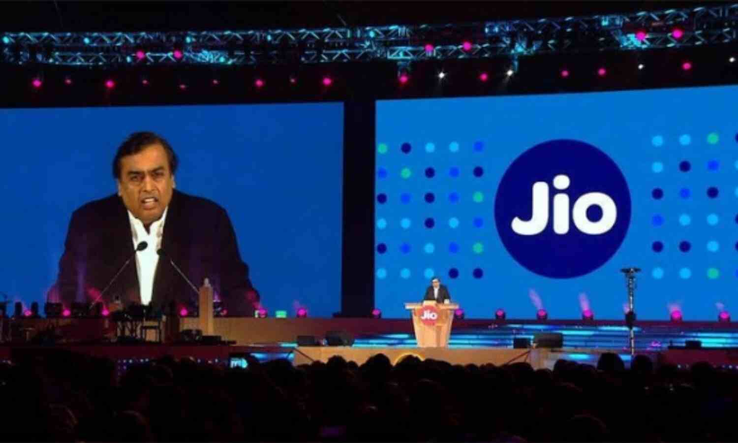 रिलायंस जियो हुआ लॉन्च, दिसंबर तक कंपनी देगी मुफ्त कॉल और डेटा