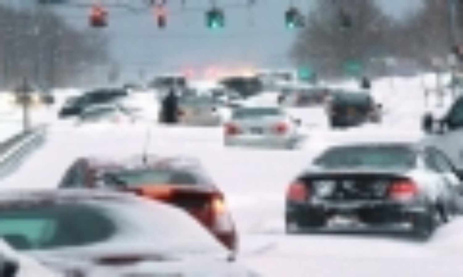 रिकॉर्ड तोड़ बर्फ़बारी के बीच थमी अमरीका की रफ़्तार रिकॉर्ड तोड़ बर्फ़बारी के बीच थमी अमरीका की रफ़्तार