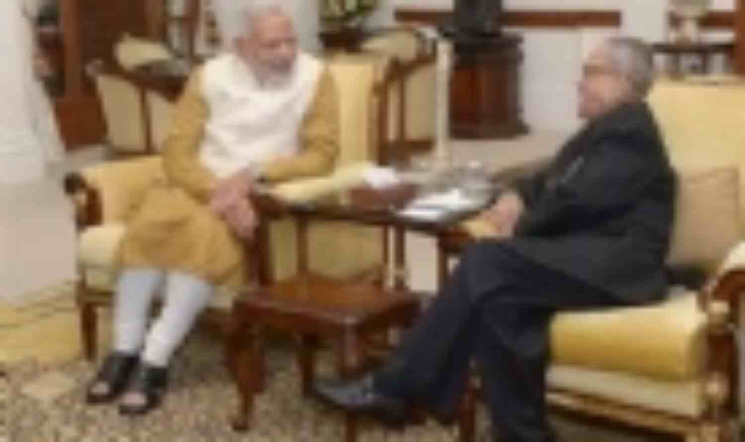 राष्ट्रपति प्रणब मुखर्जी से मिले मोदी, रविवार को हो सकता है कैबिनेट का विस्तार राष्ट्रपति प्रणब मुखर्जी से मिले मोदी, रविवार को हो सकता है कैबिनेट का विस्तार