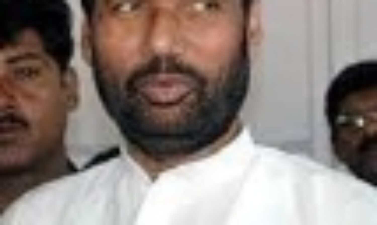 रामविलास पासवान ने की लालकृष्ण आडवाणी से मुलाकात रामविलास पासवान ने की लालकृष्ण आडवाणी से मुलाकात