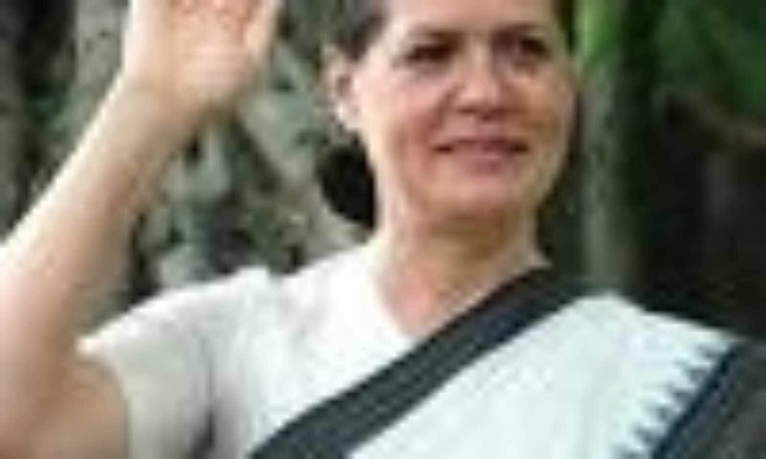 रायबरेली में बेमौसम बारिश से प्रभावित किसानों से मिलीं सोनिया रायबरेली में बेमौसम बारिश से प्रभावित किसानों से मिलीं सोनिया