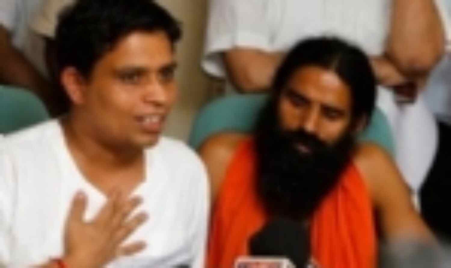 रामदेव के करीबी बालकृष्ण के खिलाफ गैरजमानती वॉरंट रामदेव के करीबी बालकृष्ण के खिलाफ गैरजमानती वॉरंट