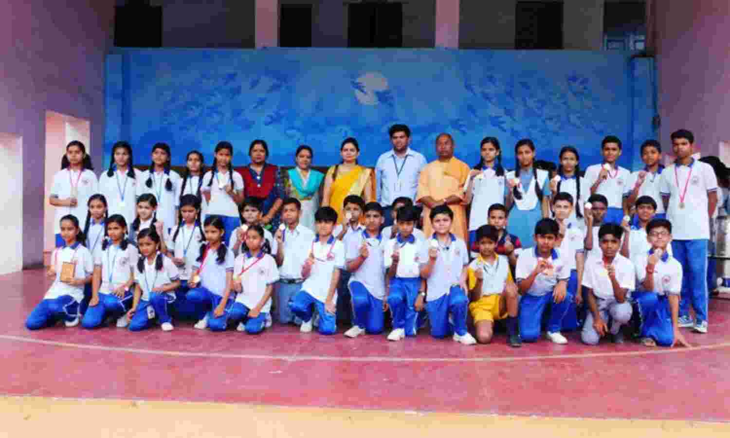 रामकृष्ण विद्या मंदिर के बच्चों ने कैंसर पीड़ितों के लिए दी मदद