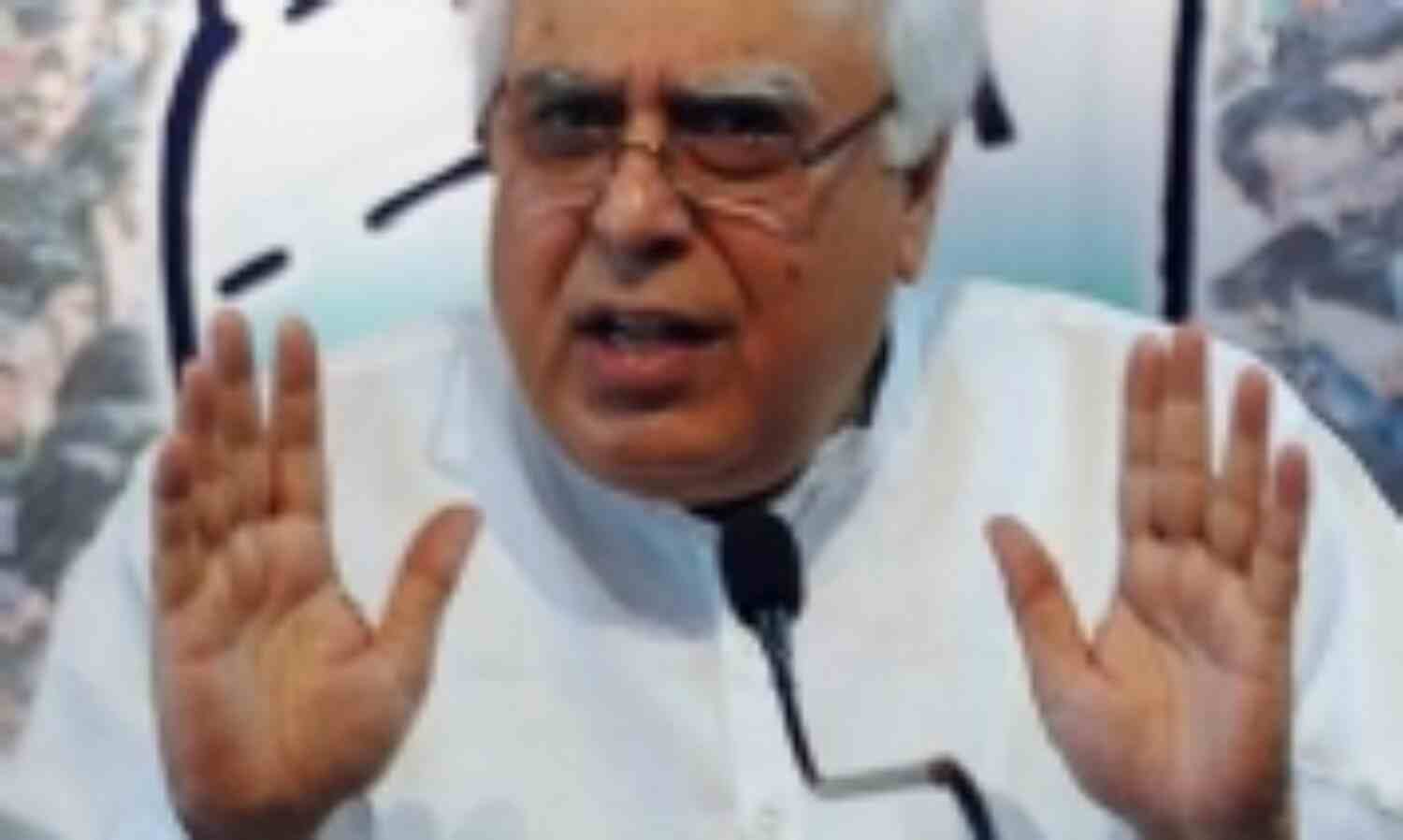 राजीव गांधी हत्याकांड मामले में अदालत के फैसले का पालन करेगी सरकार: सिब्बल राजीव गांधी हत्याकांड मामले में अदालत के फैसले का पालन करेगी सरकार: सिब्बल