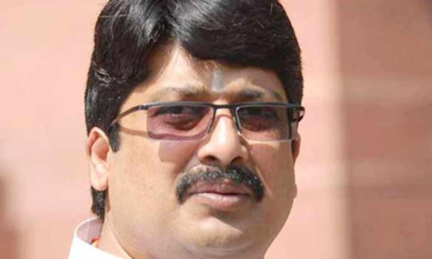 राजा भईया  के पिता हुए अरेस्ट