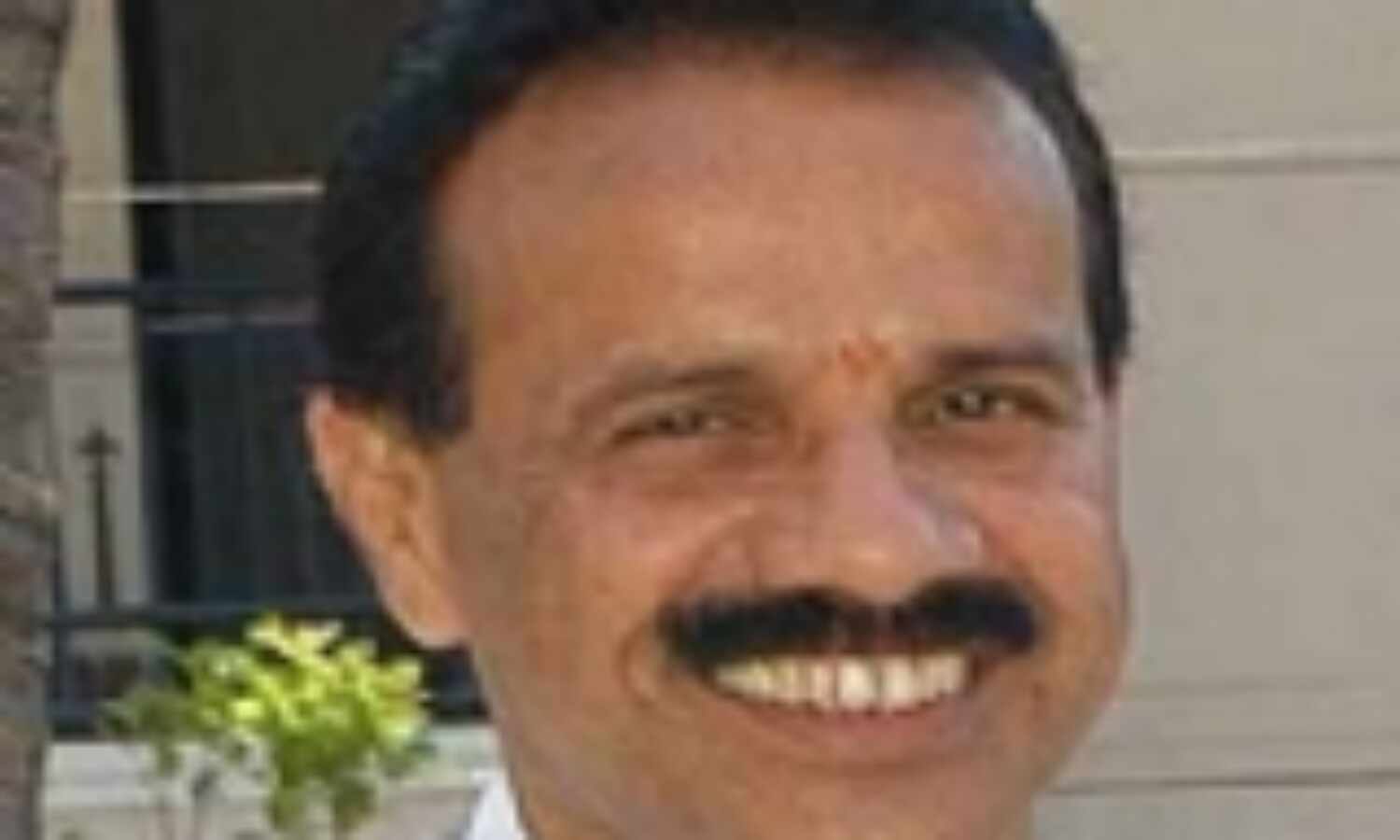 राज्यपाल से मिले सदानंद गौड़ा