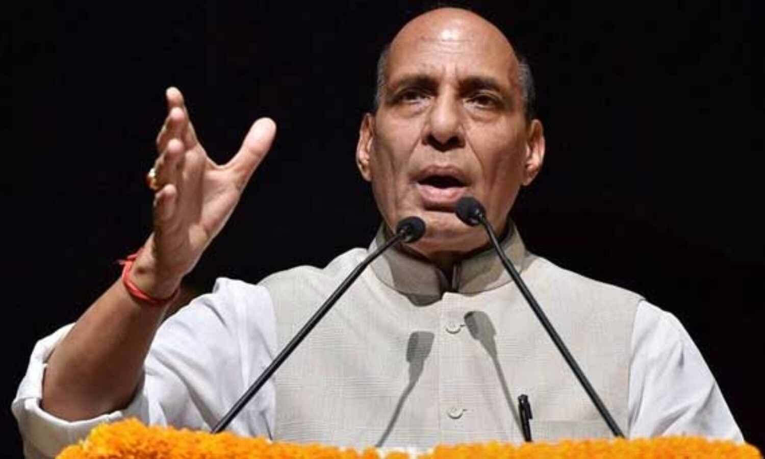 राजनाथ सिंह ने कहा - सोशल मीडिया पर फैलाई जा रही अनर्गल खबरों से बचे