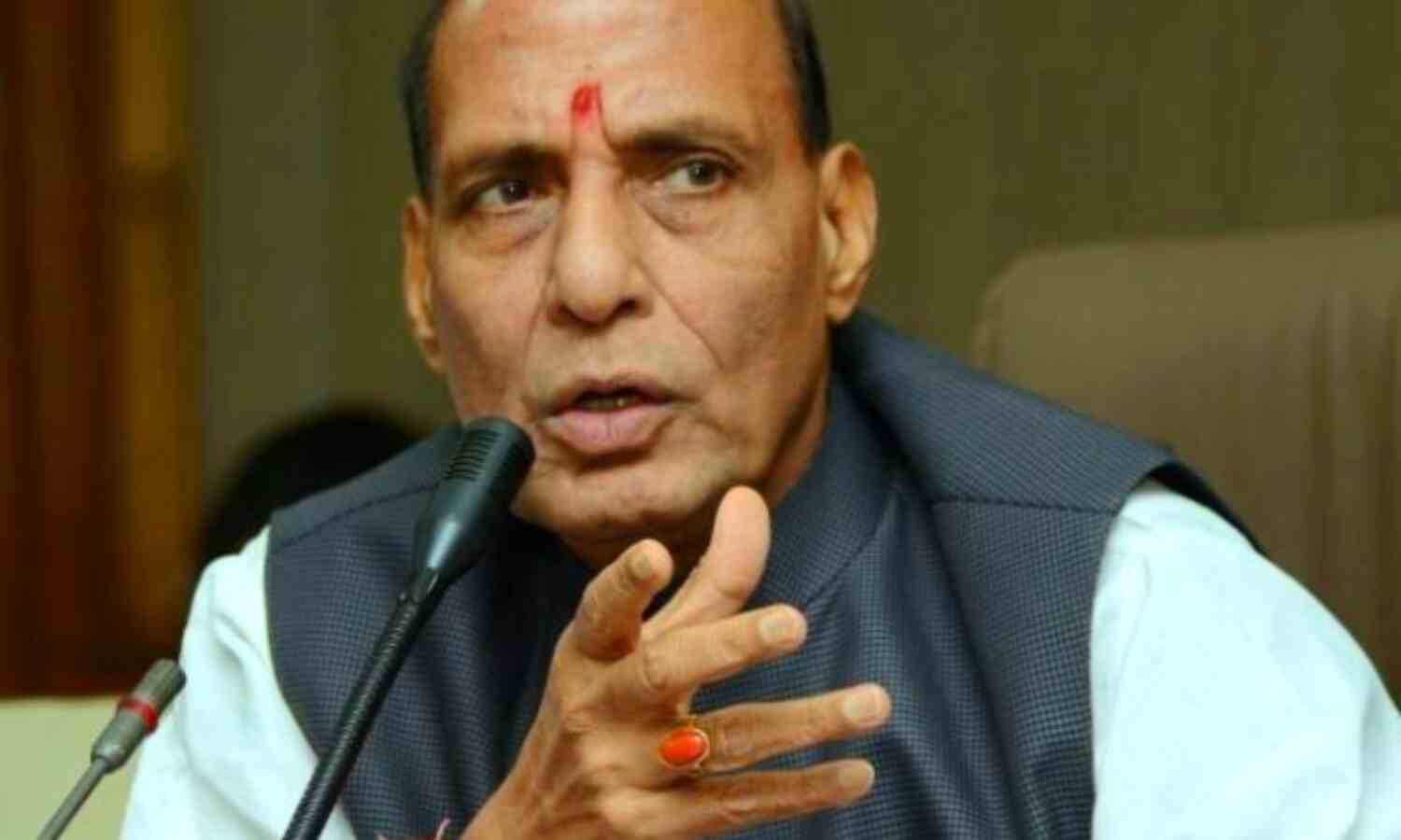 राजनाथ सिंह ने बाढ़ के हालात को लेकर एनडीआरएफ अधिकारियों के साथ की बैठक राजनाथ सिंह ने बाढ़ के हालात को लेकर एनडीआरएफ अधिकारियों के साथ की बैठक