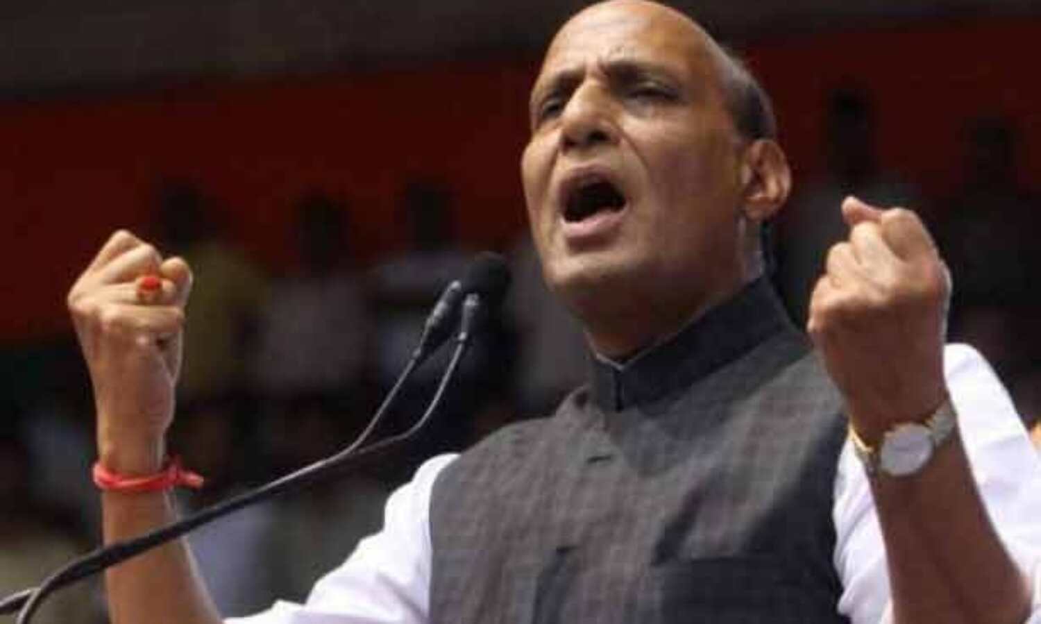 राजनाथ ने उत्तरप्रदेश के  भाजपा के प्रदेश अध्यक्ष  केशव प्रसाद मौर्य को बधाई दी