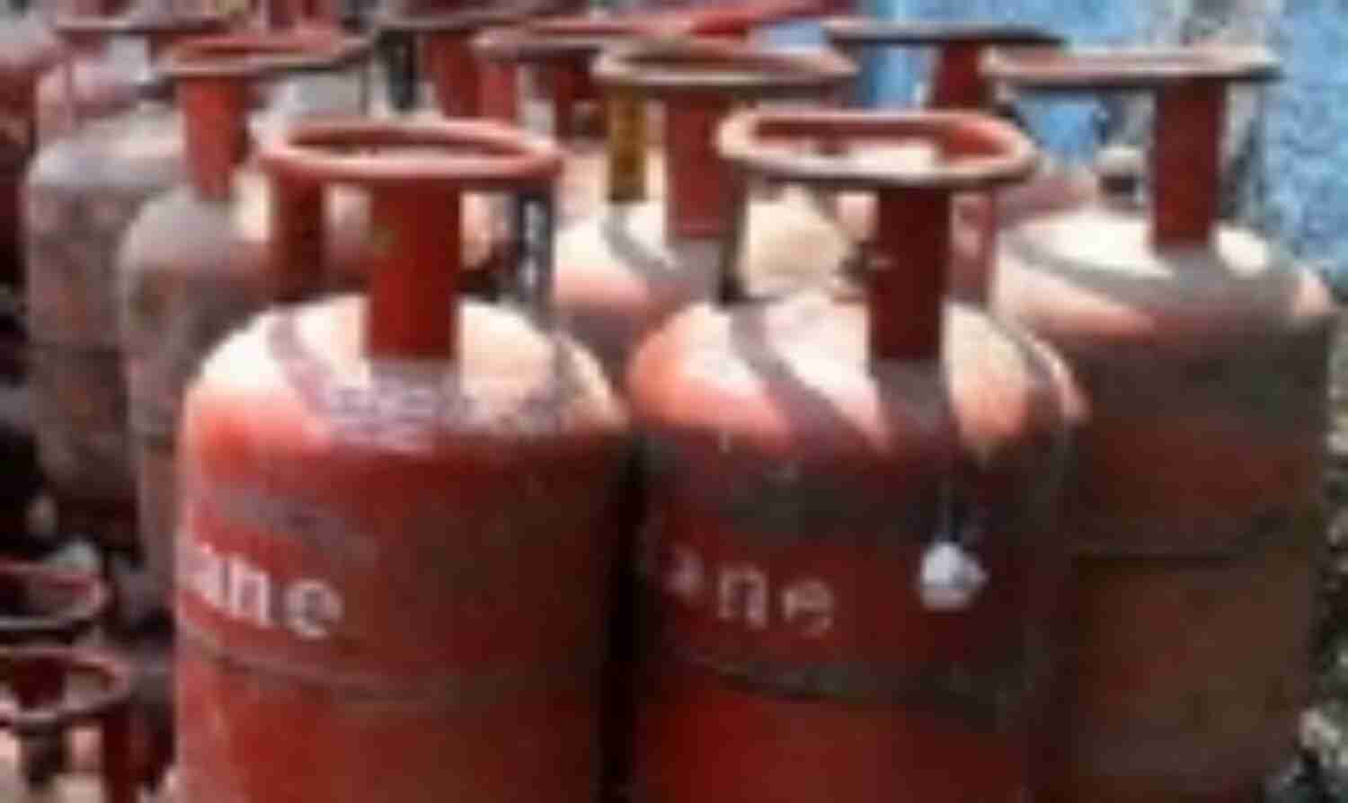 रसोई गैस की सब्सिडी आज से उपभोक्ताओं के बैंक खातों में रसोई गैस की सब्सिडी आज से उपभोक्ताओं के बैंक खातों में