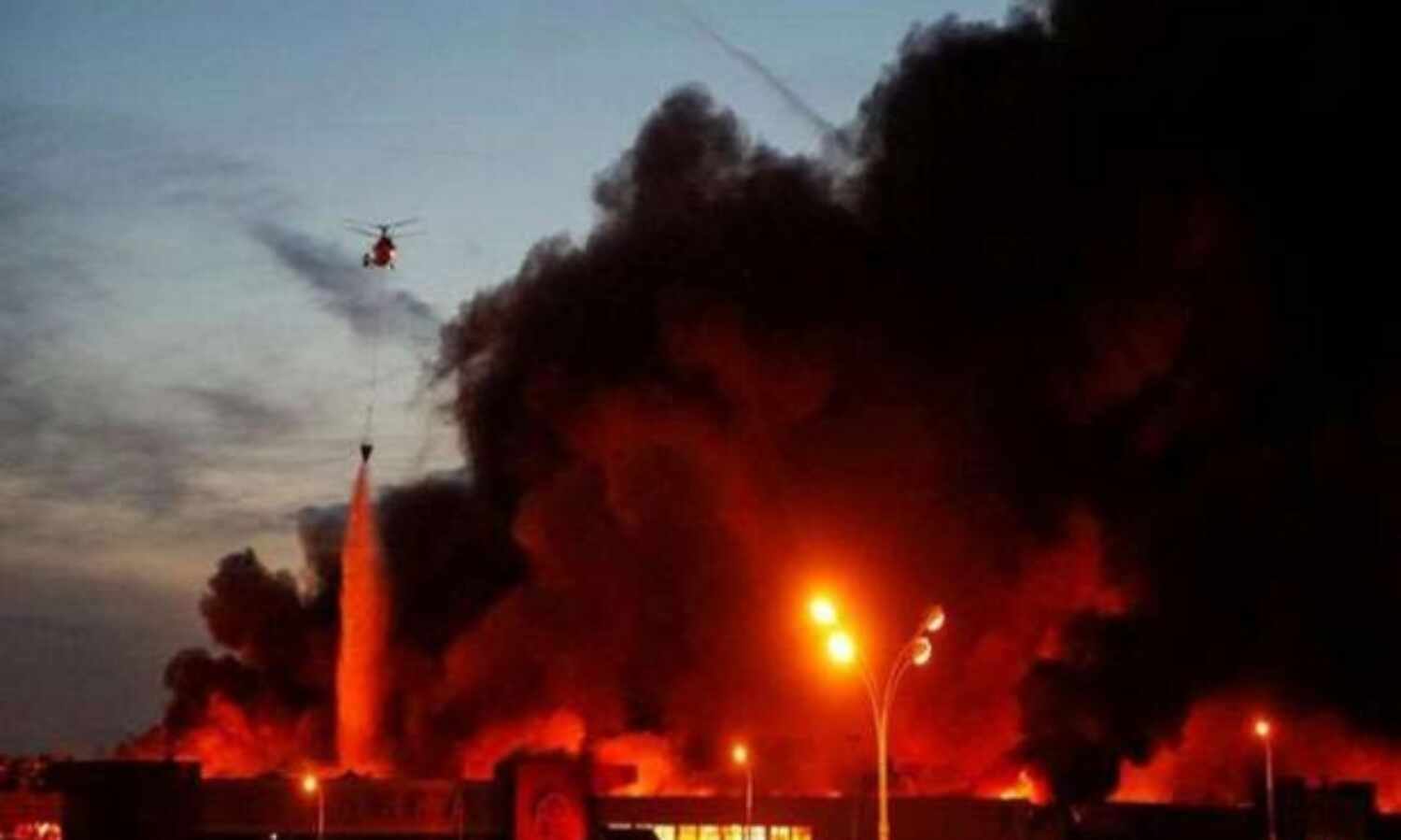 रूस के शॉपिंग मॉल में भीषण आग, 53 की मौत