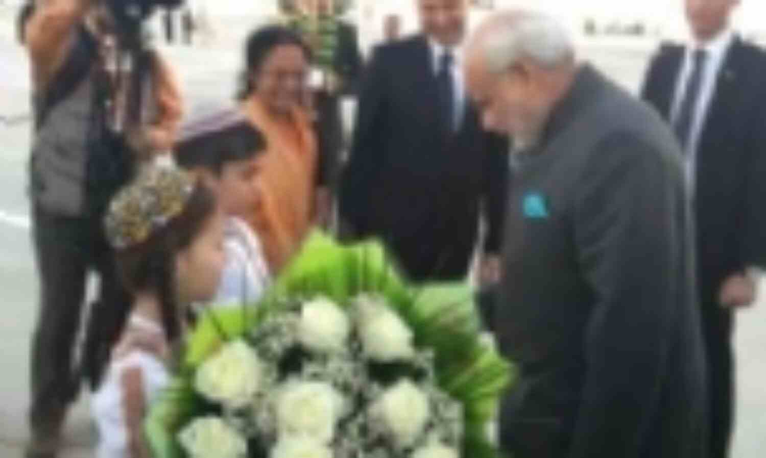 रूस की सफल यात्रा के बाद तुर्कमेनिस्तान पहुंचे नरेंद्र मोदी रूस की सफल यात्रा के बाद तुर्कमेनिस्तान पहुंचे नरेंद्र मोदी