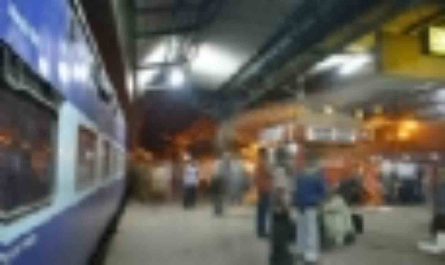 रेलवे स्टेशनों पर प्लेटफार्म टिकटों की विक्री पर लगी रोक रेलवे स्टेशनों पर प्लेटफार्म टिकटों की विक्री पर लगी रोक