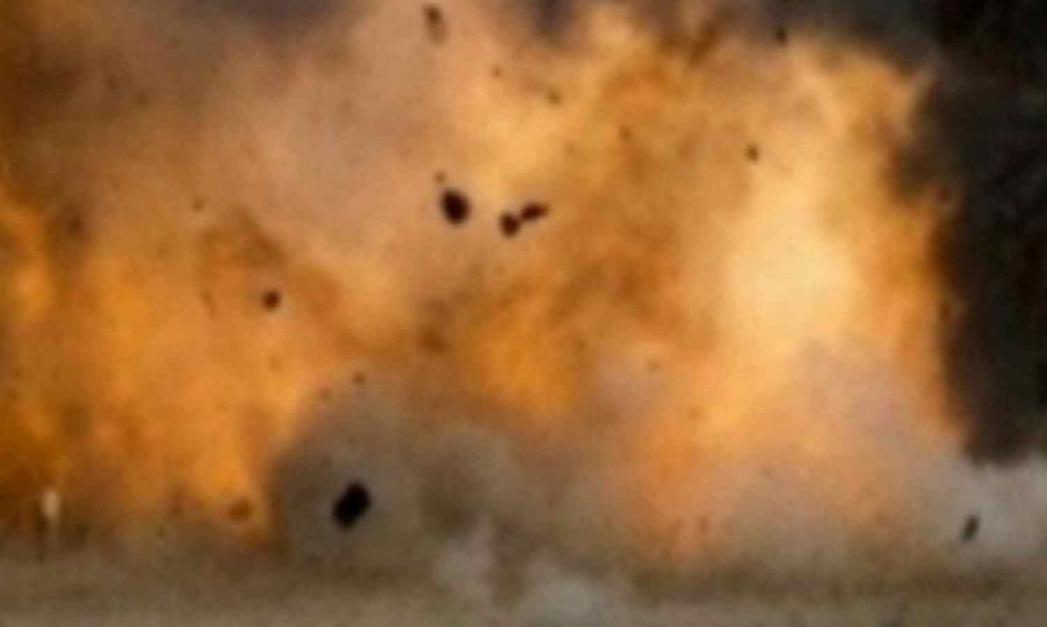 रेलवे ट्रैक पर विस्फोट से एक घायल, तीन देशी बम बरामद