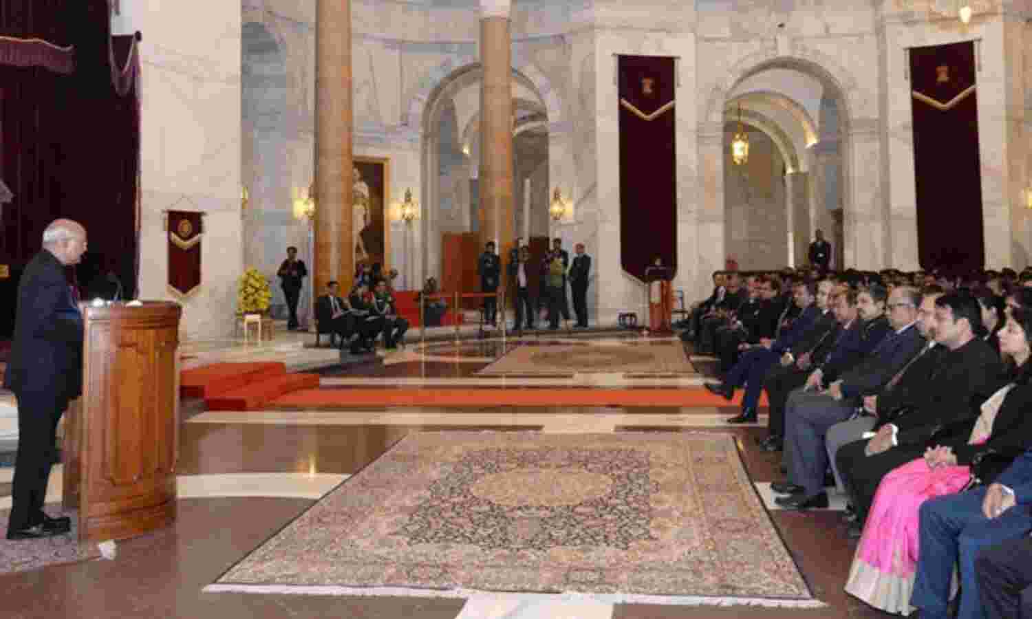 रेलवे के प्रोबेशनर अधि​कारी विकसित करें सकारात्मक नजरिया : राष्ट्रपति